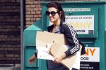 Amsterdam 22 april 2018
Susan Visser brengt oud papier weg.