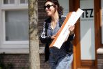 Amsterdam 22 april 2018
Susan Visser brengt oud papier weg.