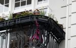 Hamburg 13 april 2018
Sylvie Meis viert haar 40e verjaardag oa met haar vader en moeder en haar broer Daniel. Ze gingen smiddags lunchen in Restaurant Daniel en s avonds was het feest in hotel Radisson Blue in Hamburg. Sylvie Meis op balkon van haar bedrijf