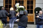 Hamburg 13 april 2018
Sylvie Meis viert haar 40e verjaardag oa met haar vader en moeder en haar broer Daniel. Ze gingen smiddags lunchen in Restaurant Daniel en s avonds was het feest in hotel Radisson Blue in Hamburg Bloemen.