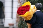 Hamburg 13 april 2018
Sylvie Meis viert haar 40e verjaardag oa met haar vader en moeder en haar broer Daniel. Ze gingen smiddags lunchen in Restaurant Daniel en s avonds was het feest in hotel Radisson Blue in Hamburg Bloemen.