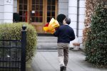 Hamburg 13 april 2018
Sylvie Meis viert haar 40e verjaardag oa met haar vader en moeder en haar broer Daniel. Ze gingen smiddags lunchen in Restaurant Daniel en s avonds was het feest in hotel Radisson Blue in Hamburg Bloemen.