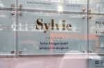 Hamburg 13 april 2018
Sylvie Meis viert haar 40e verjaardag oa met haar vader en moeder en haar broer Daniel. Ze gingen smiddags lunchen in Restaurant Daniel en s avonds was het feest in hotel Radisson Blue in Hamburg. Sylvie haar bedrijf zit in het zelfde appartementen complex als waar ze ook woont