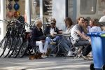 Amsterdam 8 mei 2018 
Tatjana Simic met haar moeder en een vriendin op terras.
