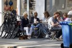 Amsterdam 8 mei 2018 
Tatjana Simic met haar moeder en een vriendin op terras.