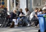 Amsterdam 8 mei 2018 
Tatjana Simic met haar moeder en een vriendin op terras.