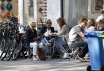 Amsterdam 8 mei 2018 
Tatjana Simic met haar moeder en een vriendin op terras.