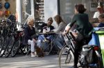 Amsterdam 8 mei 2018 
Tatjana Simic met haar moeder en een vriendin op terras.
