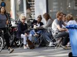 Amsterdam 8 mei 2018 
Tatjana Simic met haar moeder en een vriendin op terras.