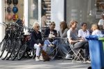 Amsterdam 8 mei 2018 
Tatjana Simic met haar moeder en een vriendin op terras.