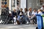 Amsterdam 8 mei 2018 
Tatjana Simic met haar moeder en een vriendin op terras.