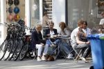 Amsterdam 8 mei 2018 
Tatjana Simic met haar moeder en een vriendin op terras.