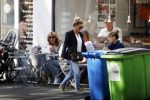 Amsterdam 8 mei 2018 
Tatjana Simic met haar moeder en een vriendin op terras.