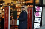 Amsterdam 16 april 2018
Tatjana Simoc doet boodschappen op de beethovenstraat