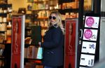 Amsterdam 16 april 2018
Tatjana Simoc doet boodschappen op de beethovenstraat