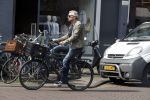 Amsterdam 10 april 2018
Victor Reinier op zijn fiets op de cornelis schuytstraat.