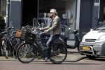 Amsterdam 10 april 2018
Victor Reinier op zijn fiets op de cornelis schuytstraat.