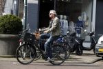 Amsterdam 10 april 2018
Victor Reinier op zijn fiets op de cornelis schuytstraat.