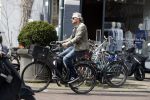 Amsterdam 10 april 2018
Victor Reinier op zijn fiets op de cornelis schuytstraat.