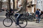 Amsterdam 10 april 2018
Victor Reinier op zijn fiets op de cornelis schuytstraat.