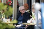 Amsterdam 11 april 2018
Wim de partber van de afgelopen jaar overleden Joop Braakhekke op terras