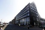 Amsterdam 9 mei 2018 
Yolanthe Sneijder Cabau en Wesley Sneijder en Xelly Cabau v Kasbergen hebben appartement 
in dit gebouw aan het IJ in Amsterdam.