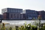 Amsterdam 9 mei 2018 
Yolanthe Sneijder Cabau en Wesley Sneijder en Xelly Cabau v Kasbergen hebben appartement 
in linker gebouw aan het IJ in Amsterdam. Yolanthe haar zus Xelly woont in gebouw ernaast.