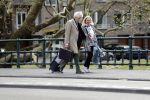 Amsterdam 18 april 2019
Boudewijn Poelman met zijn vrouw wandelend op straat  in Amsterdam zuid .