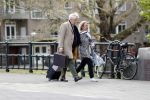 Amsterdam 18 april 2019
Boudewijn Poelman met zijn vrouw wandelend op straat  in Amsterdam zuid .