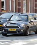 Amsterdam 8 april 2019
Caroline Tensen met zoon Bob in mini cooper cabrio