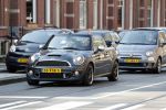 Amsterdam 8 april 2019
Caroline Tensen met zoon Bob in mini cooper cabrio