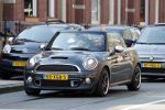 Amsterdam 8 april 2019
Caroline Tensen met zoon Bob in mini cooper cabrio
