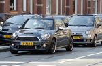Amsterdam 8 april 2019
Caroline Tensen met zoon Bob in mini cooper cabrio