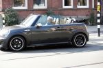Amsterdam 8 april 2019
Caroline Tensen met zoon Bob in mini cooper cabrio