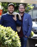 Amsterdam 16 april 2019
Diederik Jekel en John Korthaus   wandelend op cornelis schuytstraat.