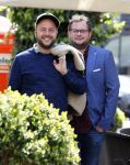 Amsterdam 16 april 2019
Diederik Jekel en John Korthaus   wandelend op cornelis schuytstraat.