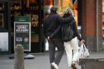 Amsterdam 11 april 2019
Dirk Zeelenberg met zijn vrouw Suus in Amsterdam zuid
