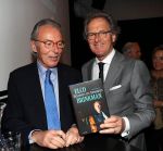 Den Haag, 8 Mei 2019
Uitreiking boek Elco Brinkman met de tekst: Bouwen en Bewaren
Elco met Ton Rombouts (oud burgemeester van s'-Hertogenbosch en sinds 2015 lid van de 1e kamer.