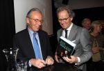 Den Haag, 8 Mei 2019
Uitreiking boek Elco Brinkman met de tekst: Bouwen en Bewaren
Elco met Ton Rombouts (oud burgemeester van s'-Hertogenbosch en sinds 2015 lid van de 1e kamer.