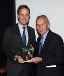 Den Haag, 8 Mei 2019
Uitreiking boek Elco Brinkman met de tekst: Bouwen en Bewaren
Elco Brinkman met Mark Rutte