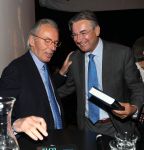 Den Haag, 8 Mei 2019
Uitreiking boek Elco Brinkman met de tekst: Bouwen en Bewaren
Elco Brinkman met Maxime Verhagen