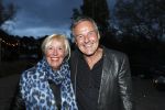 Bloemendaal 13 april 2019
Afscheidsfeest voor Hans Klok die naar Las Vegas gaat verhuizen. Frank Gutteling met vriendin Ans van Kuijeren