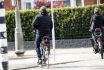Amsterdam 11 april 2019
Frank Rijkaard en zijn vrouw Stefanie op de fiets in Amsterdam zuid.