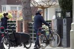 Amsterdam 11 april 2019
Frank Rijkaard en zijn vrouw Stefanie op de fiets in Amsterdam zuid.