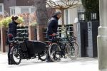 Amsterdam 11 april 2019
Frank Rijkaard en zijn vrouw Stefanie op de fiets in Amsterdam zuid.