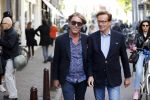 Amsterdam 1o0 mei 2019
Frank en Rogier van paleis voor een prikkie op straat in Amsterdam.