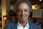Amsterdam 15 april 2019
Boekpresentatie van Inge Ipenburg bij boekhandel Scheltema.
Simone Kleinsma krijgt het eerste exemplaar. 
Hans v Willigenburg