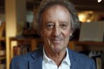 Amsterdam 15 april 2019
Boekpresentatie van Inge Ipenburg bij boekhandel Scheltema.
Simone Kleinsma krijgt het eerste exemplaar. 
Hans v Willigenburg