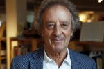 Amsterdam 15 april 2019
Boekpresentatie van Inge Ipenburg bij boekhandel Scheltema.
Simone Kleinsma krijgt het eerste exemplaar. 
Hans v Willigenburg