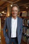 Amsterdam 15 april 2019
Boekpresentatie van Inge Ipenburg bij boekhandel Scheltema.
Simone Kleinsma krijgt het eerste exemplaar. 
Hans v Willigenburg